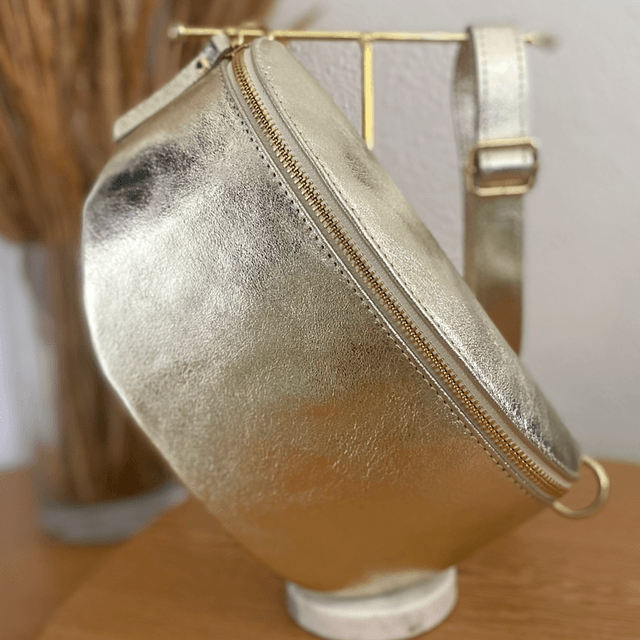 Le sac banane « INDISPENSABLE » en cuir or clair 