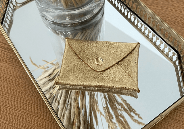 Petite pochette « MONEY » en cuir irisé doré