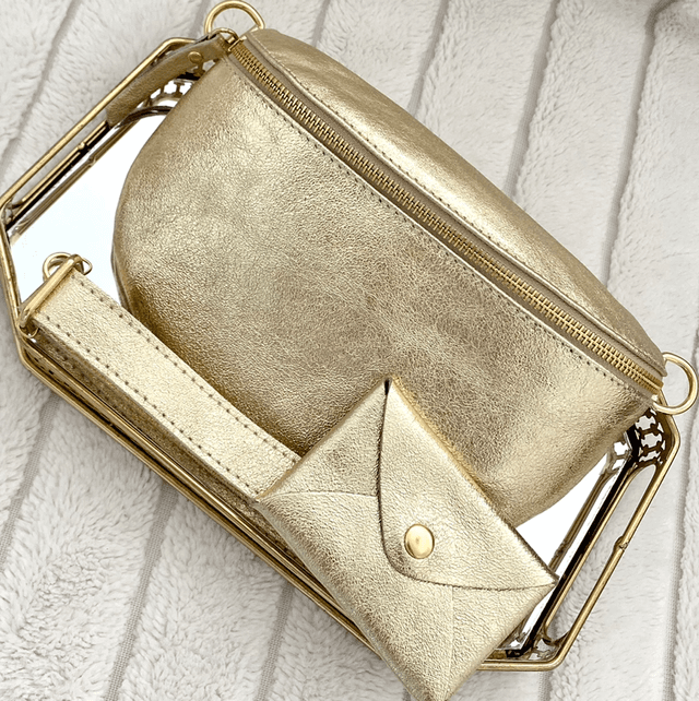 Le sac banane « INDISPENSABLE » en cuir doré 